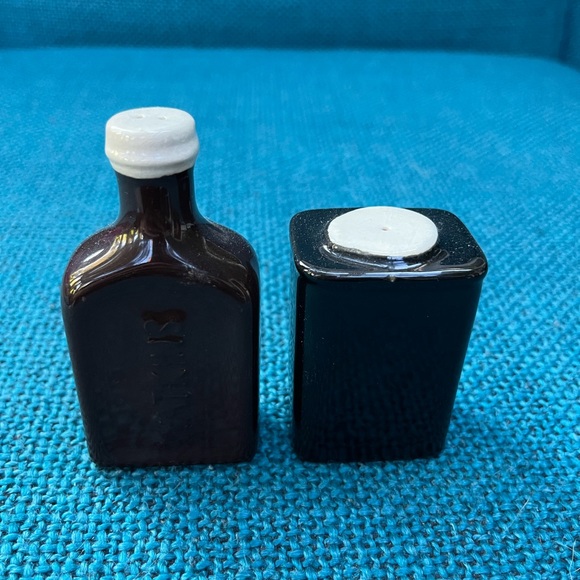 Vintage Watkins Ceramic Bottle Salt & Pepper Shakers - Picture 4 of 7